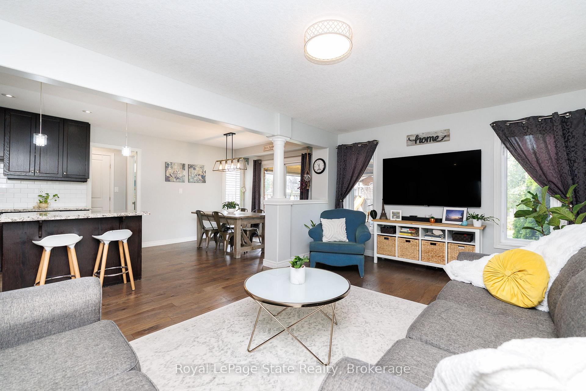 Photo 6 of 389 Murray Street, Grimsby, Grimsby Beach — HOMEH