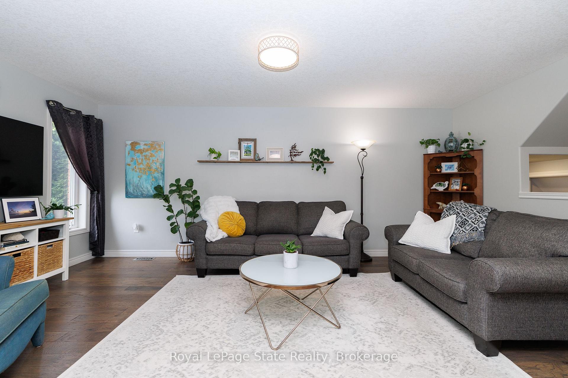 Photo 7 of 389 Murray Street, Grimsby, Grimsby Beach — HOMEH