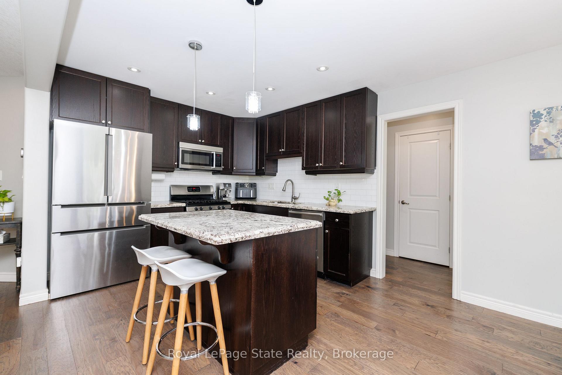 Photo 9 of 389 Murray Street, Grimsby, Grimsby Beach — HOMEH