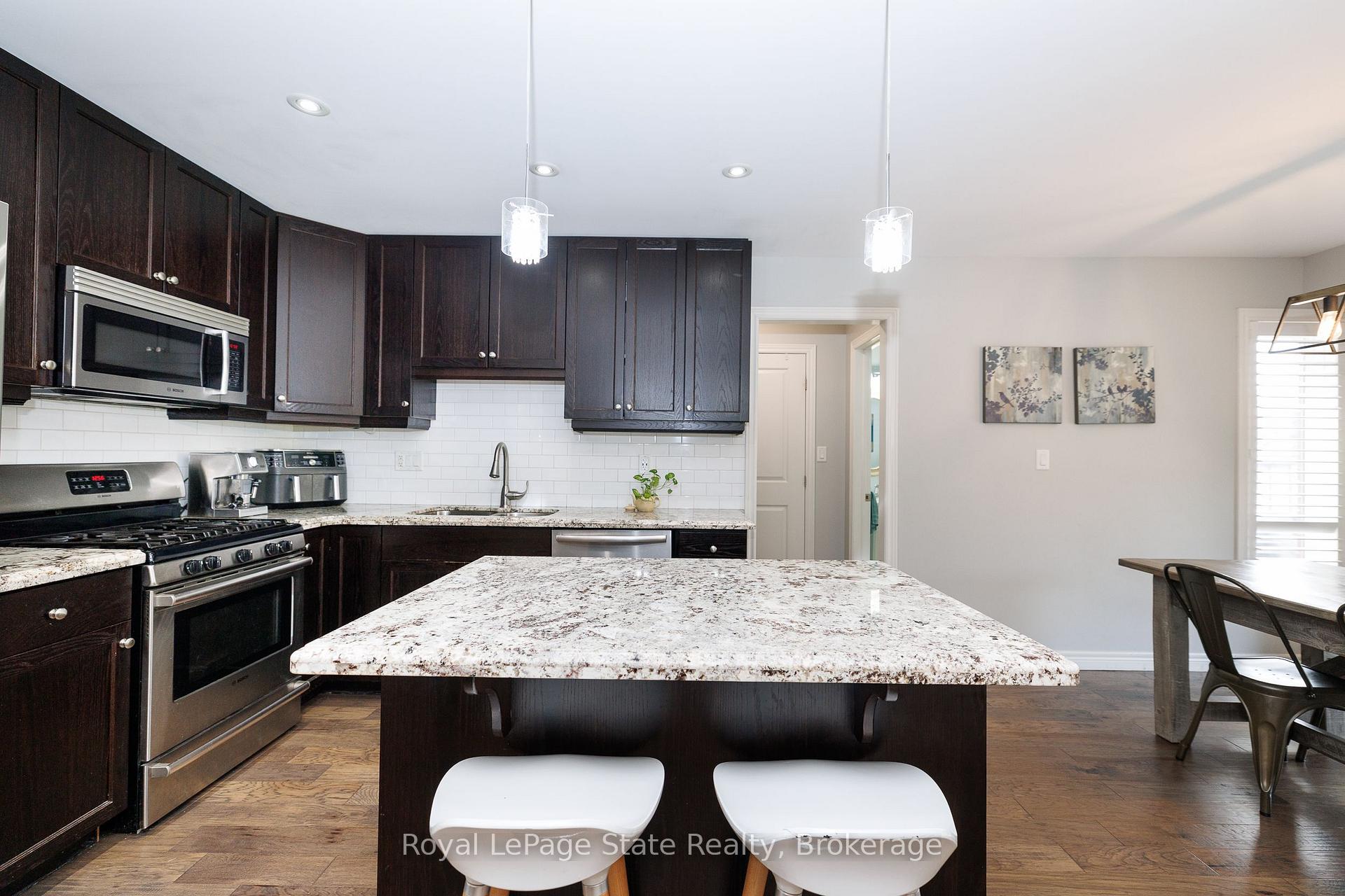 Photo 11 of 389 Murray Street, Grimsby, Grimsby Beach — HOMEH