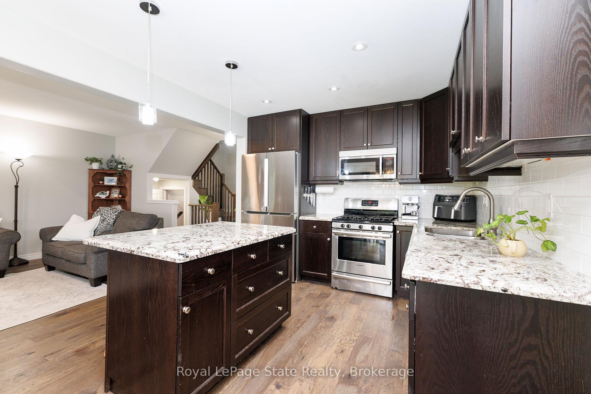 Photo 12 of 389 Murray Street, Grimsby, Grimsby Beach — HOMEH