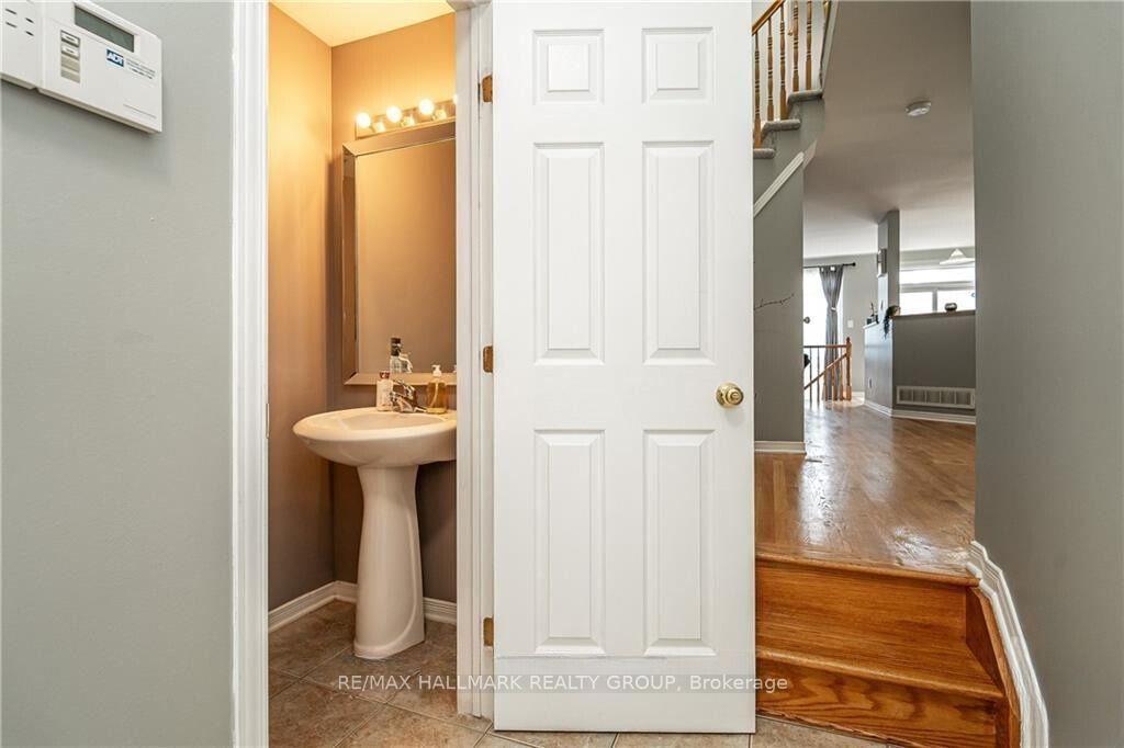 Photo 3 of 216A Claridge Drive, Ottawa, Barrhaven - Longfields — HOMEH