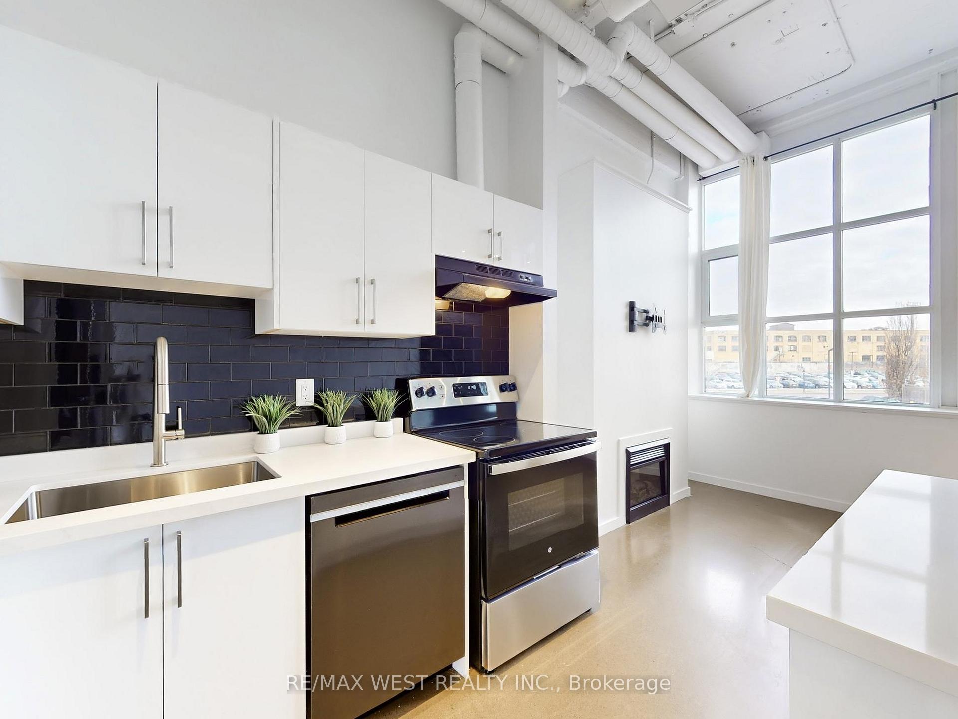 Photo 5 of Unit 207, 410 King Street W, Kitchener, City Commercial Core — HOMEH