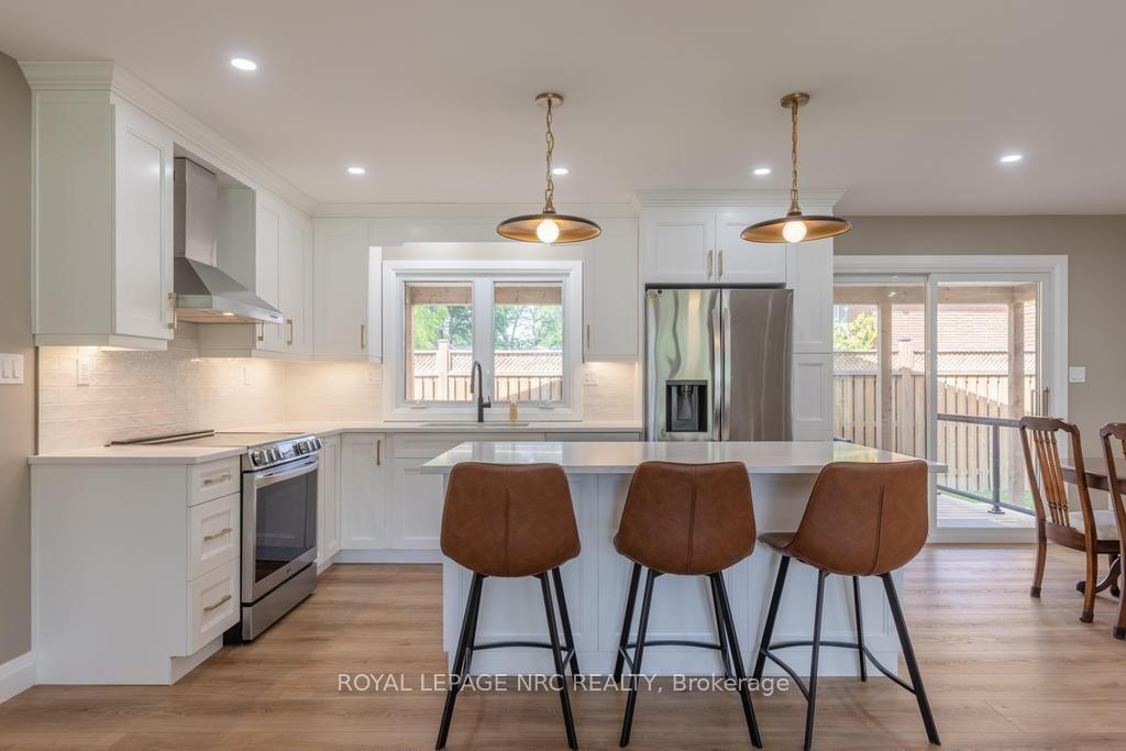 Photo 13 of 3 Glenayr Place, St. Catharines, Glendale/Glenridge — HOMEH