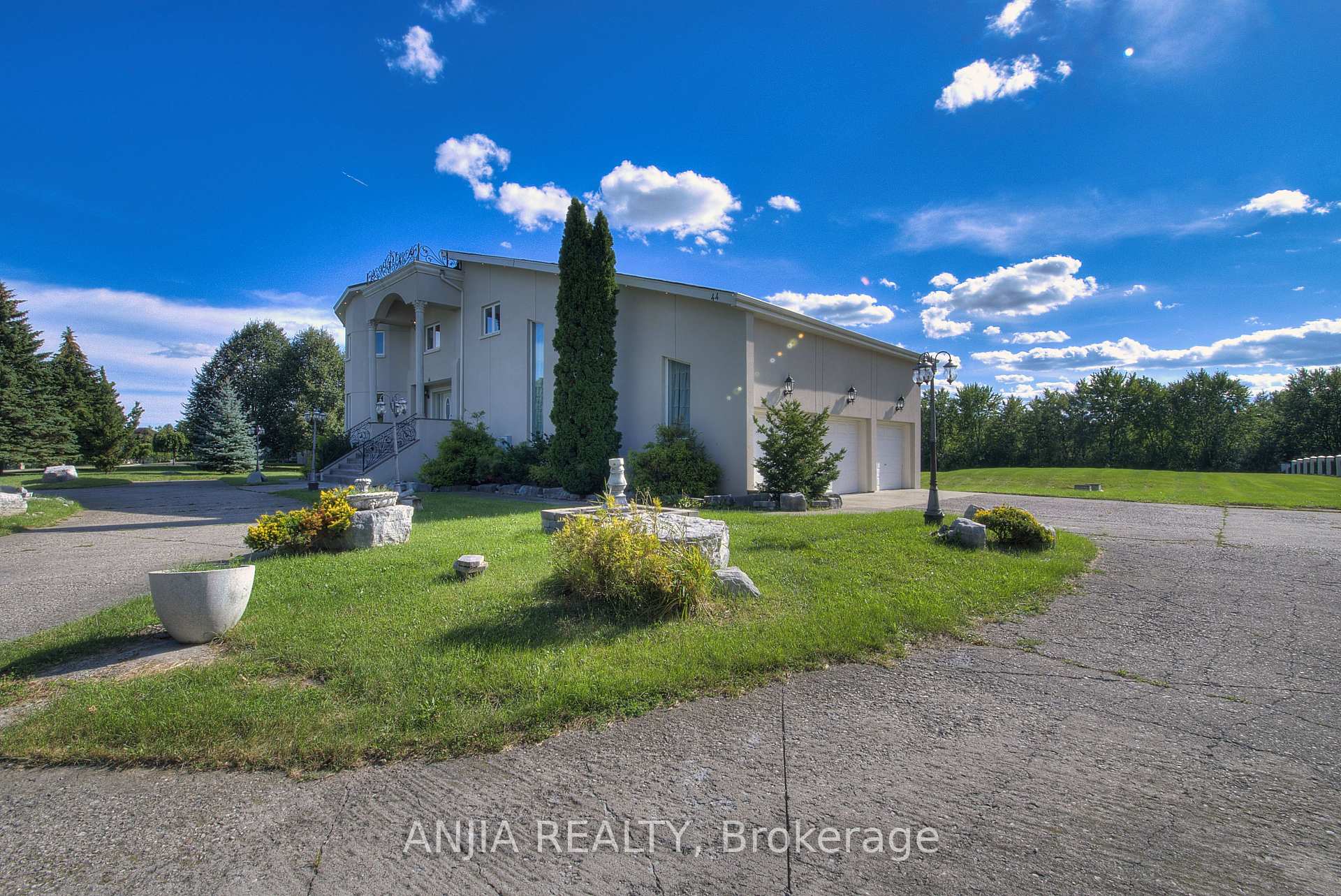 Front of 44 Bellini Avenue
