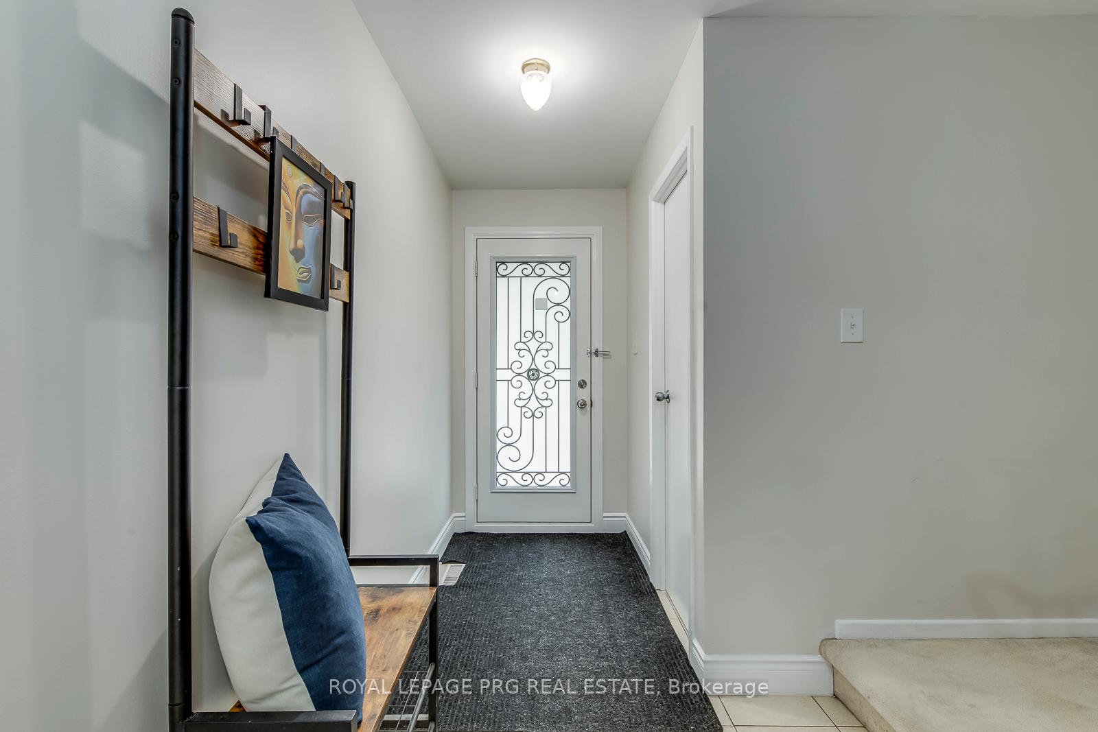 Photo 3 of 17 New Port Way, Markham, Thornhill — HOMEH