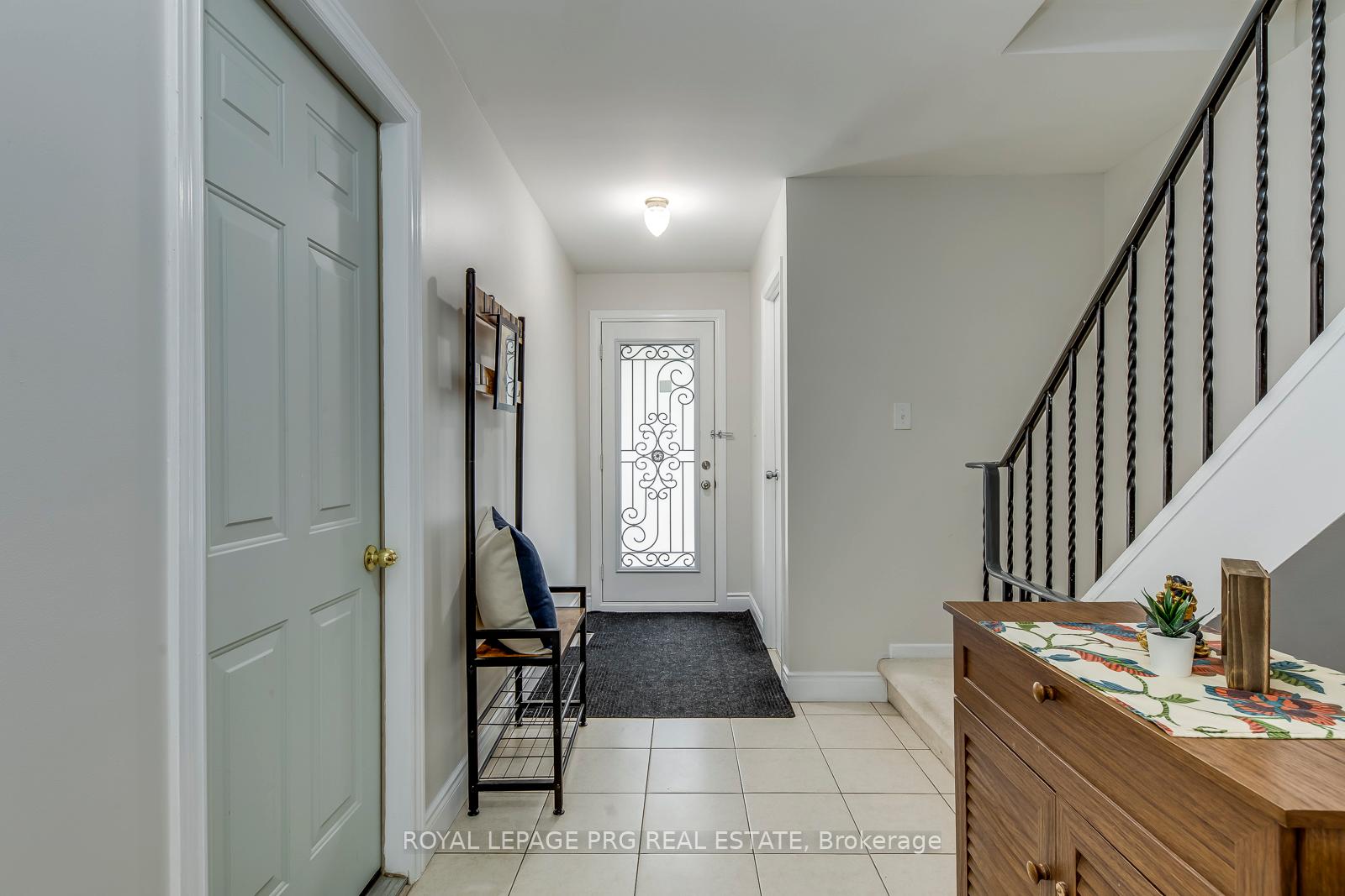 Photo 4 of 17 New Port Way, Markham, Thornhill — HOMEH