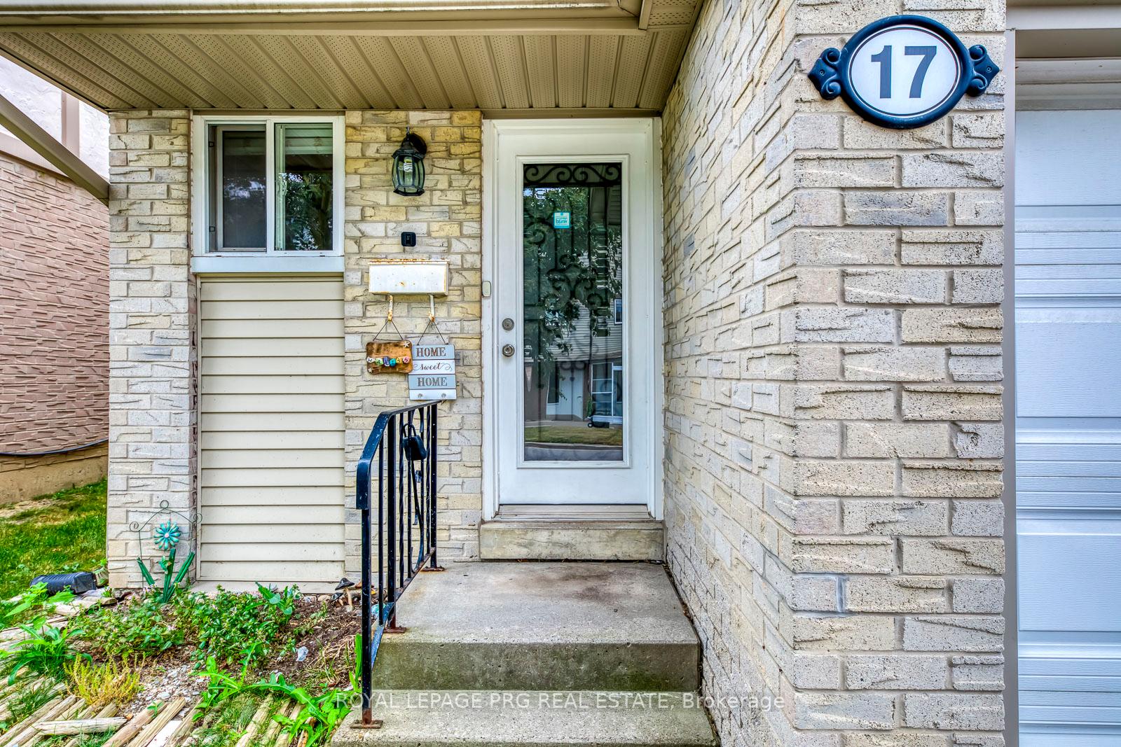 Photo 2 of 17 New Port Way, Markham, Thornhill — HOMEH