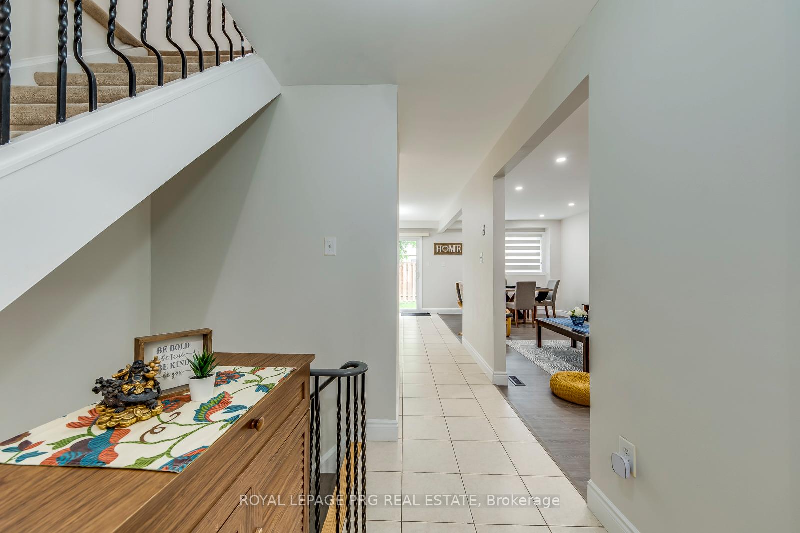 Photo 5 of 17 New Port Way, Markham, Thornhill — HOMEH
