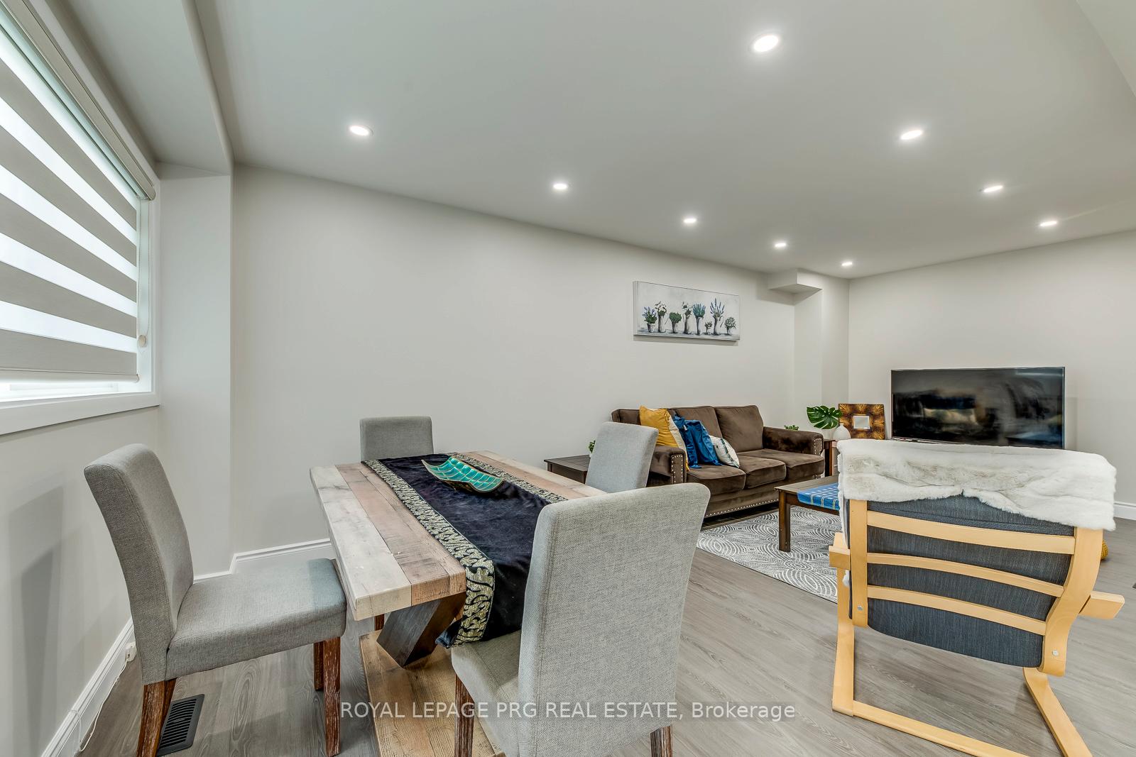 Photo 9 of 17 New Port Way, Markham, Thornhill — HOMEH