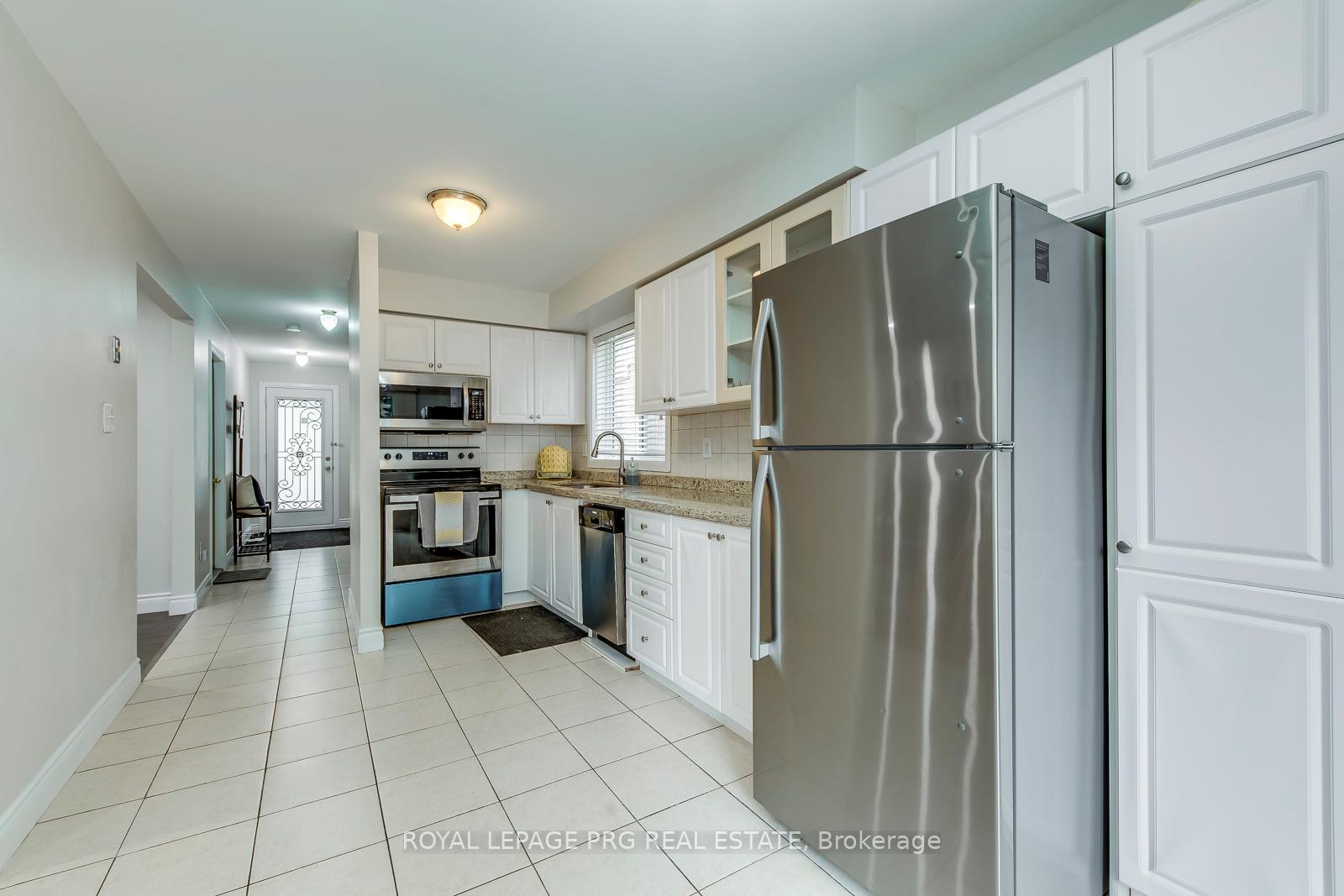 Photo 11 of 17 New Port Way, Markham, Thornhill — HOMEH