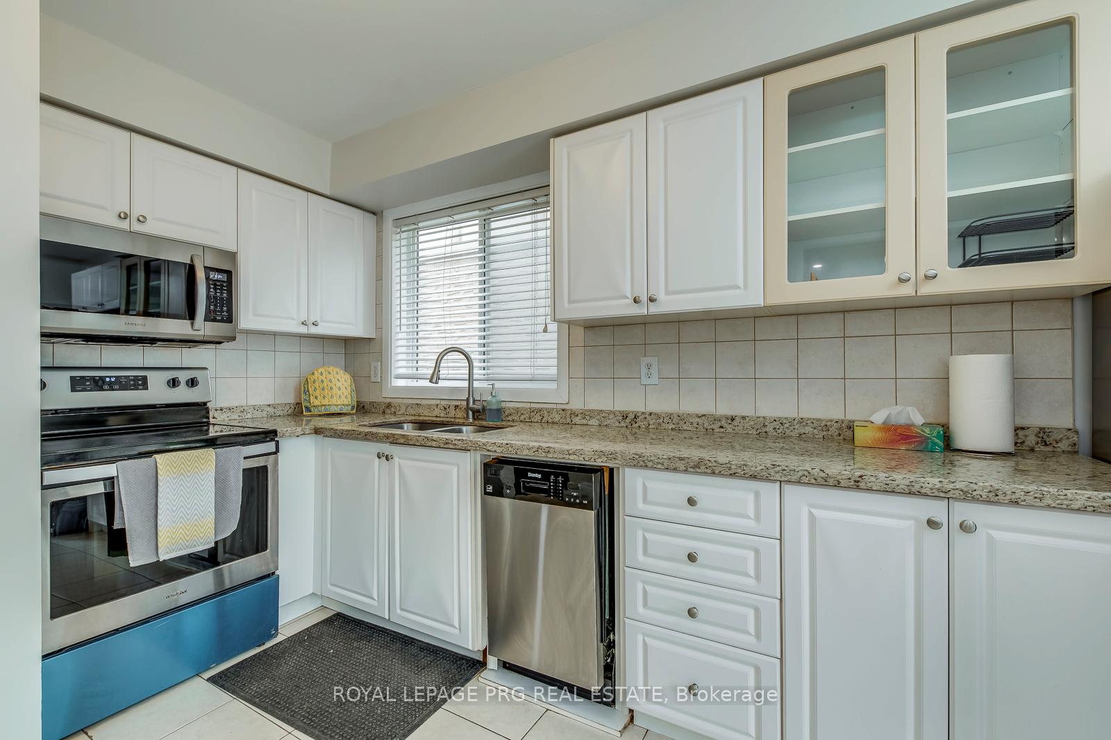 Photo 14 of 17 New Port Way, Markham, Thornhill — HOMEH