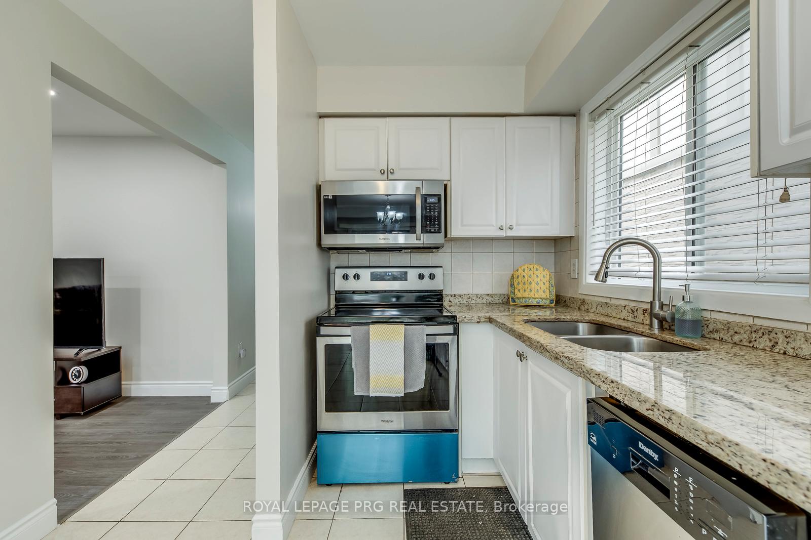 Photo 15 of 17 New Port Way, Markham, Thornhill — HOMEH