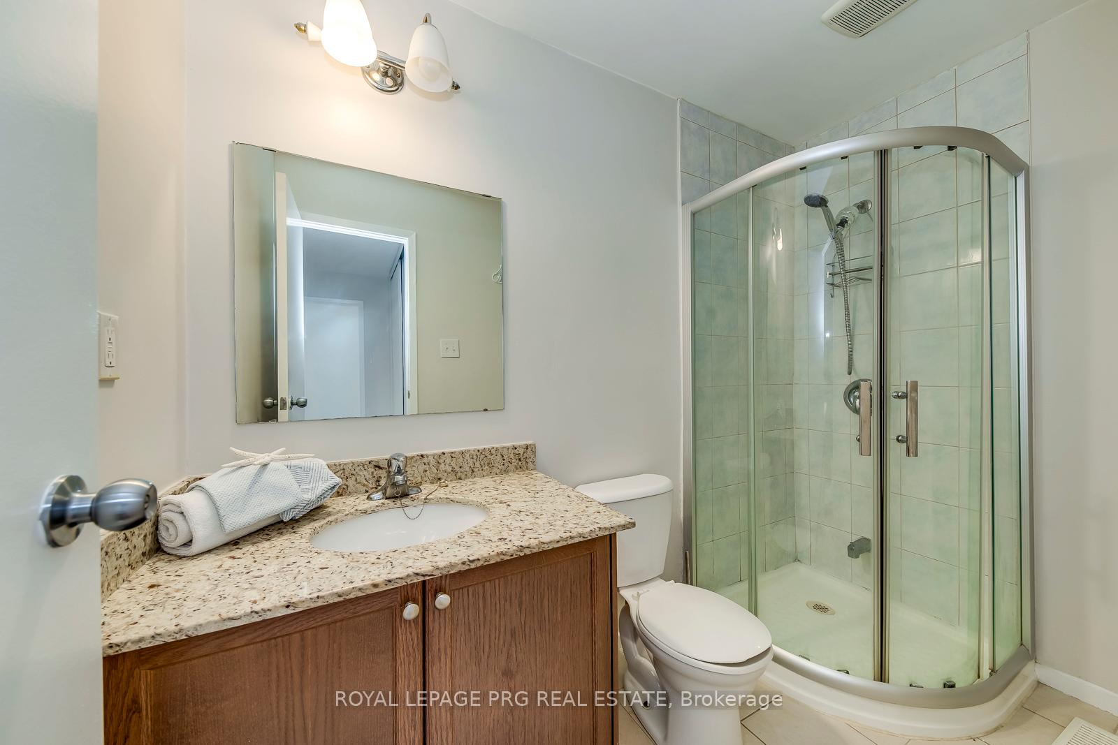 Photo 20 of 17 New Port Way, Markham, Thornhill — HOMEH