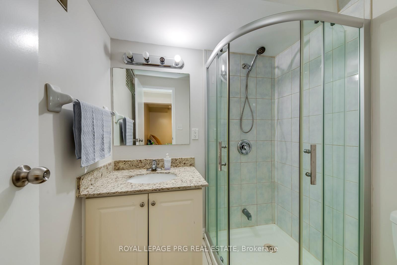 Photo 30 of 17 New Port Way, Markham, Thornhill — HOMEH