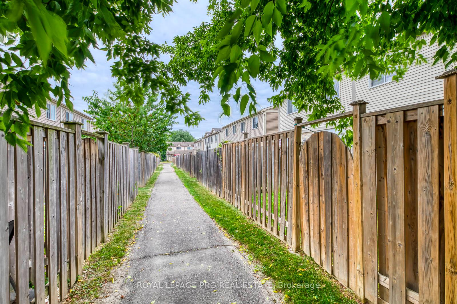 Photo 34 of 17 New Port Way, Markham, Thornhill — HOMEH