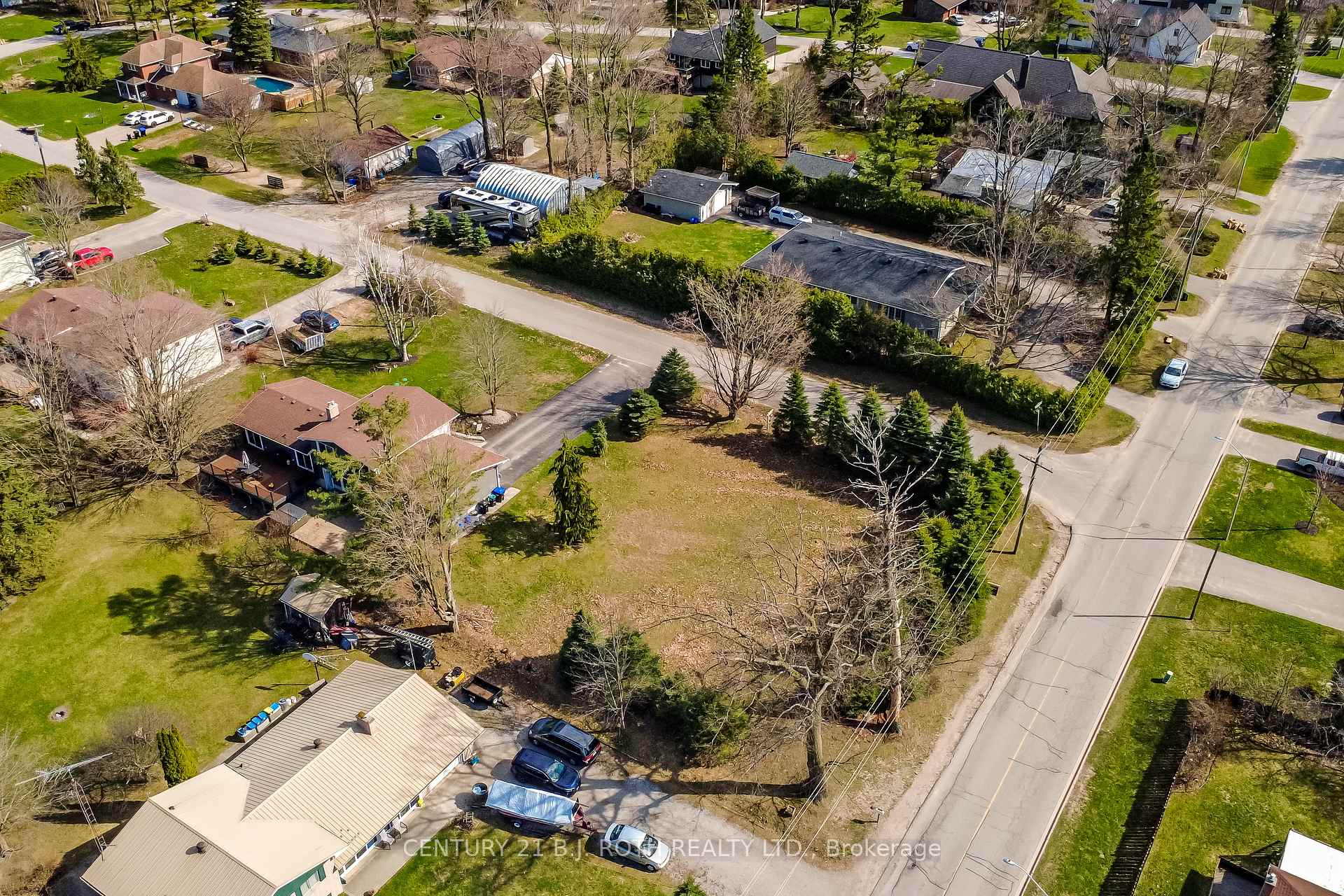 Photo 4 of 1 (part1) Baycrest Drive, Barrie, North Shore — HOMEH
