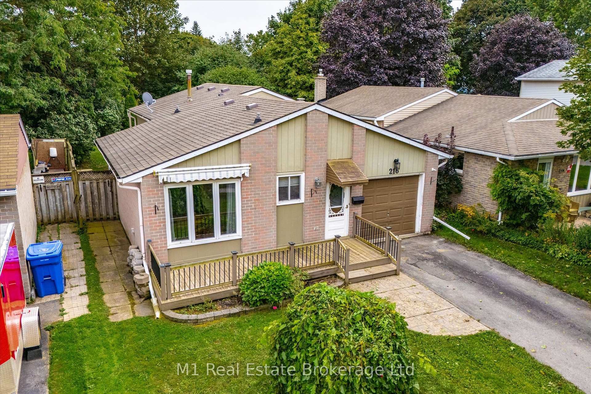 Photo 3 of 216 Parkside Drive E, Centre Wellington, Fergus — HOMEH