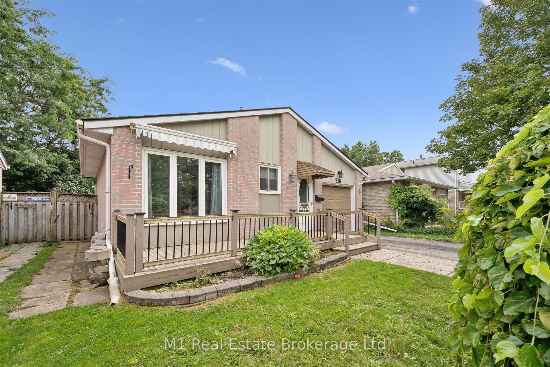 Photo 4 of 216 Parkside Drive E, Centre Wellington, Fergus — HOMEH