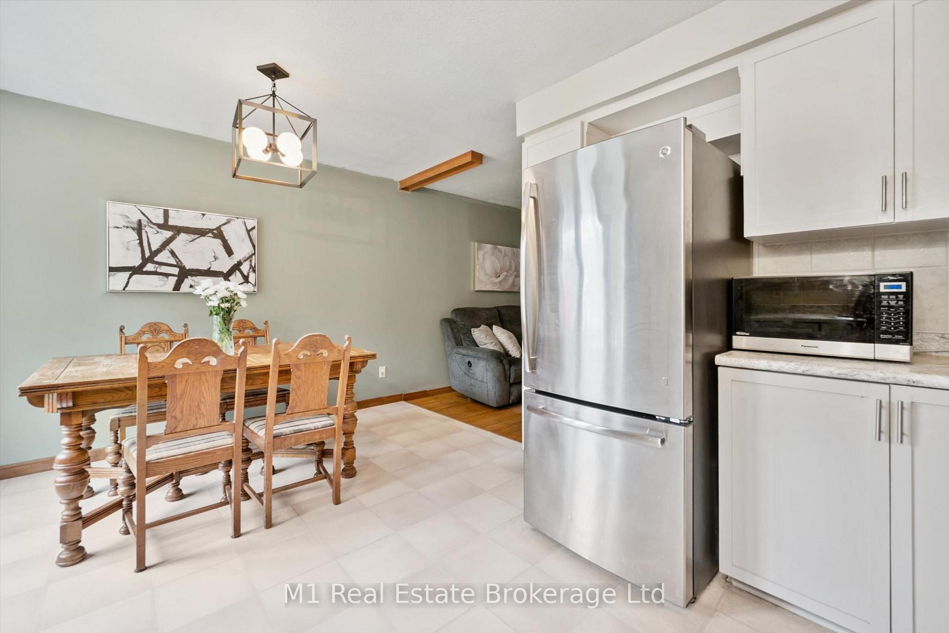 Photo 11 of 216 Parkside Drive E, Centre Wellington, Fergus — HOMEH