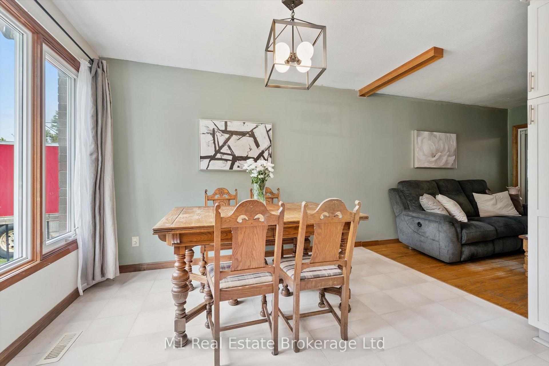 Photo 12 of 216 Parkside Drive E, Centre Wellington, Fergus — HOMEH