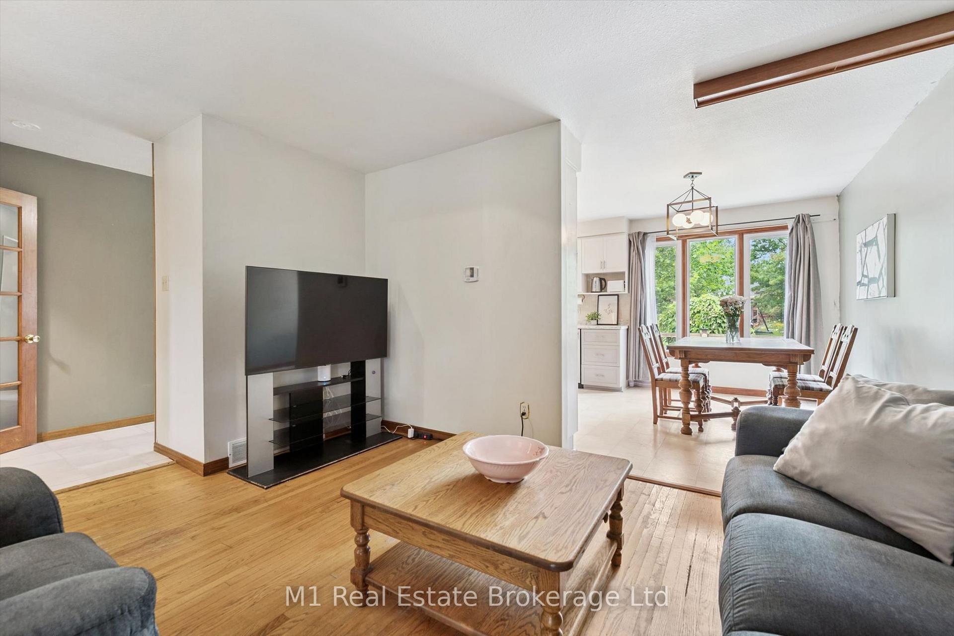 Photo 14 of 216 Parkside Drive E, Centre Wellington, Fergus — HOMEH