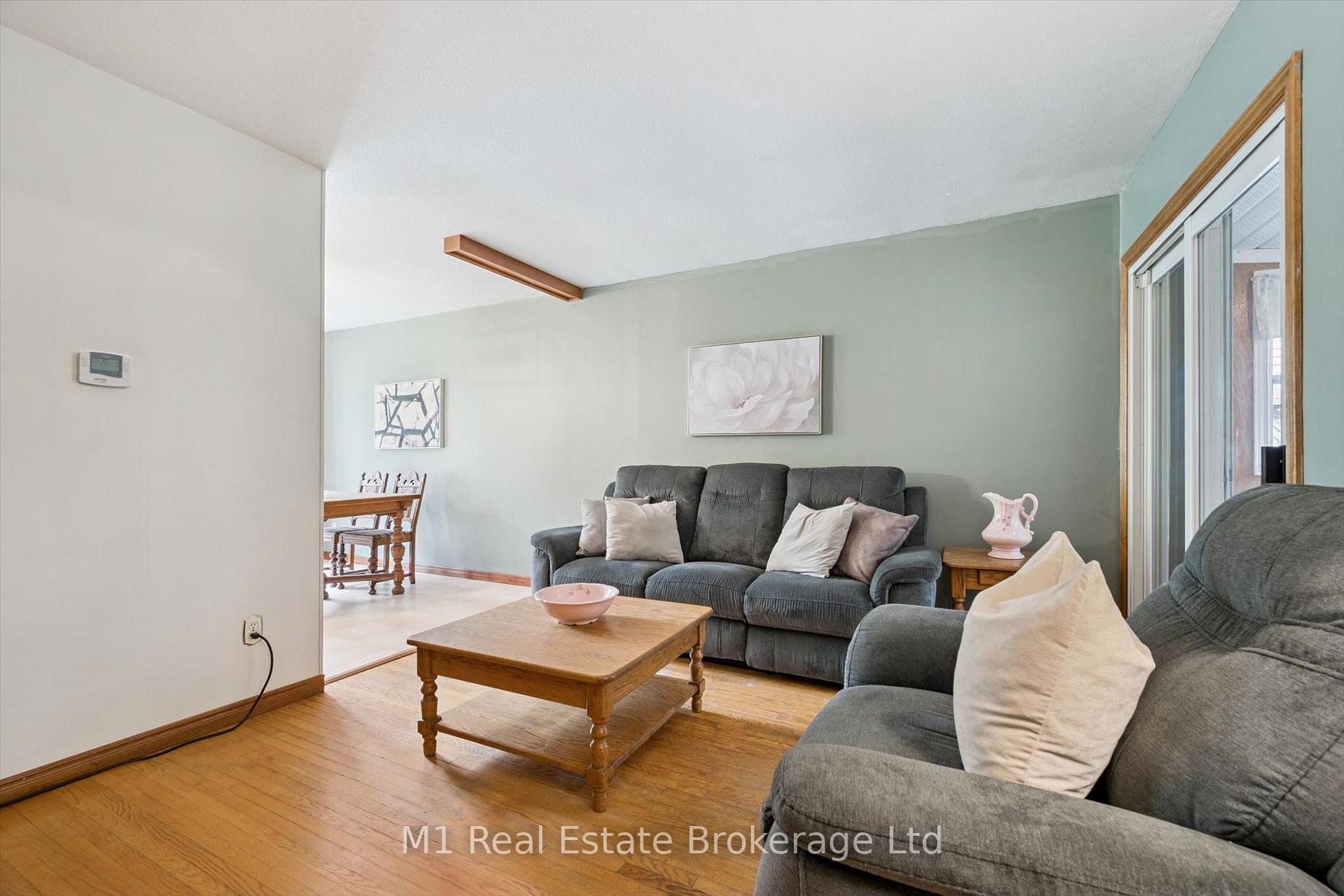 Photo 15 of 216 Parkside Drive E, Centre Wellington, Fergus — HOMEH
