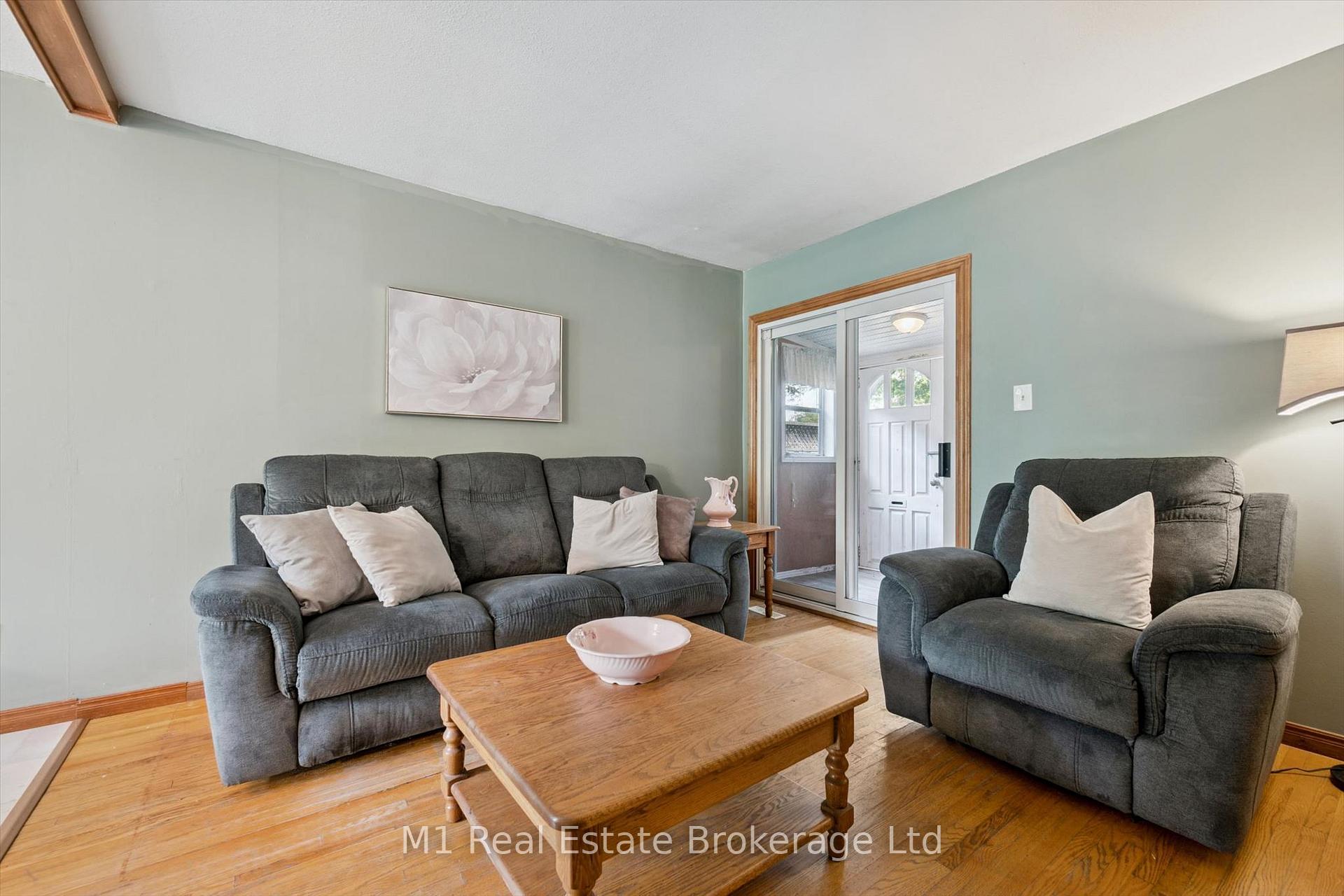 Photo 16 of 216 Parkside Drive E, Centre Wellington, Fergus — HOMEH