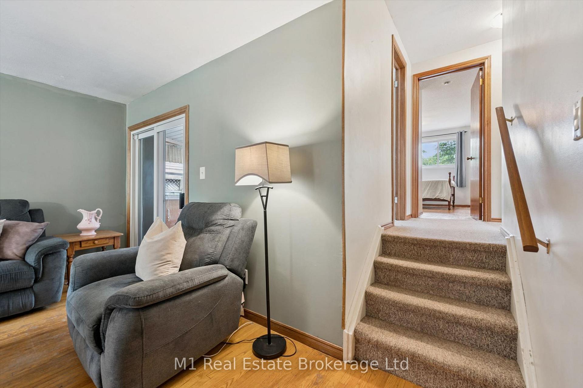 Photo 18 of 216 Parkside Drive E, Centre Wellington, Fergus — HOMEH