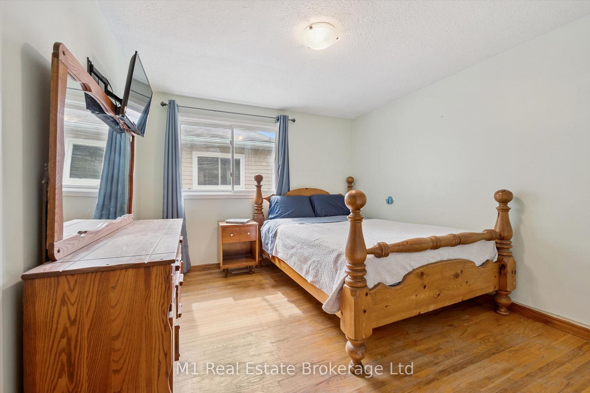 Photo 19 of 216 Parkside Drive E, Centre Wellington, Fergus — HOMEH