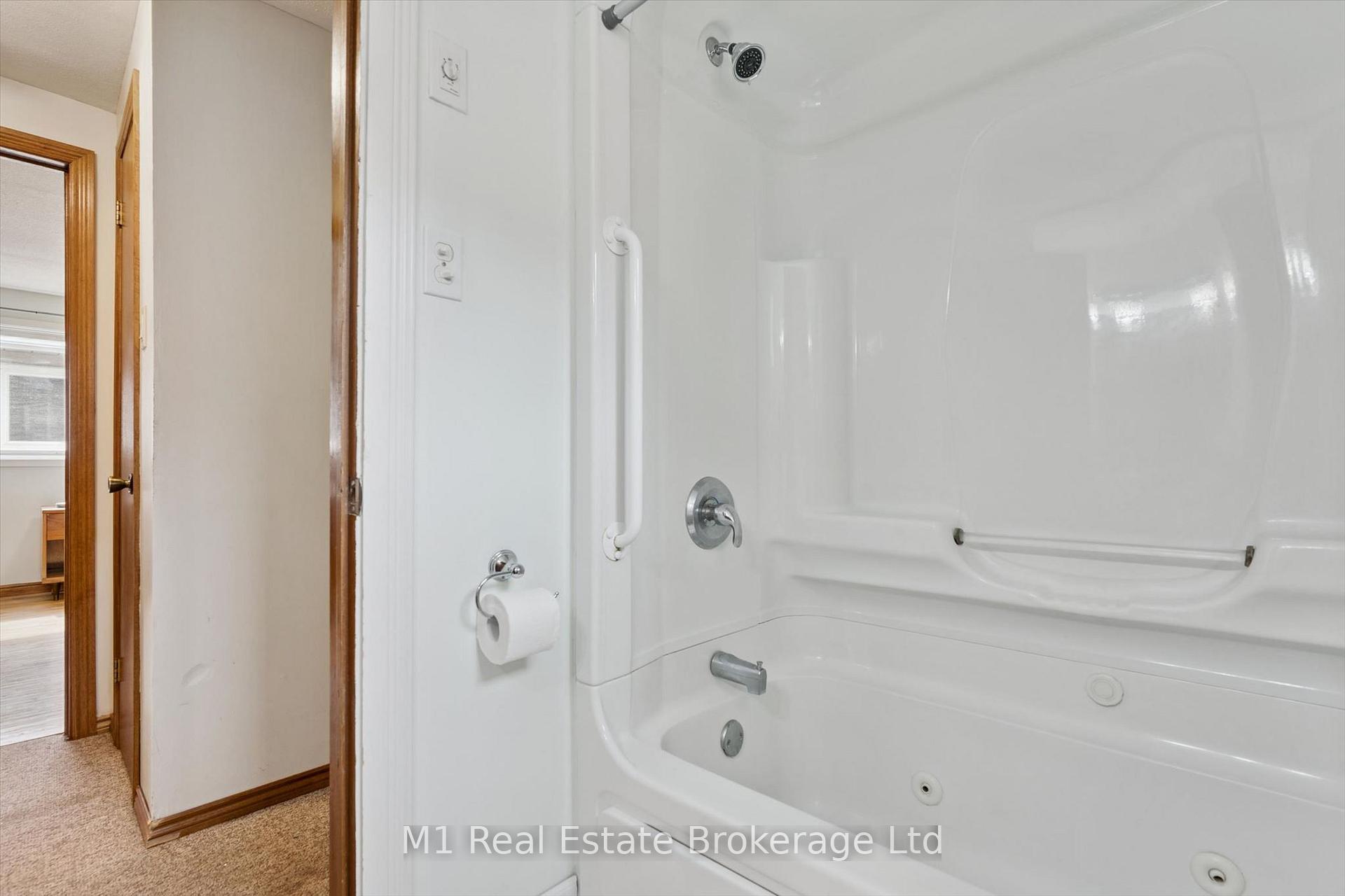 Photo 22 of 216 Parkside Drive E, Centre Wellington, Fergus — HOMEH