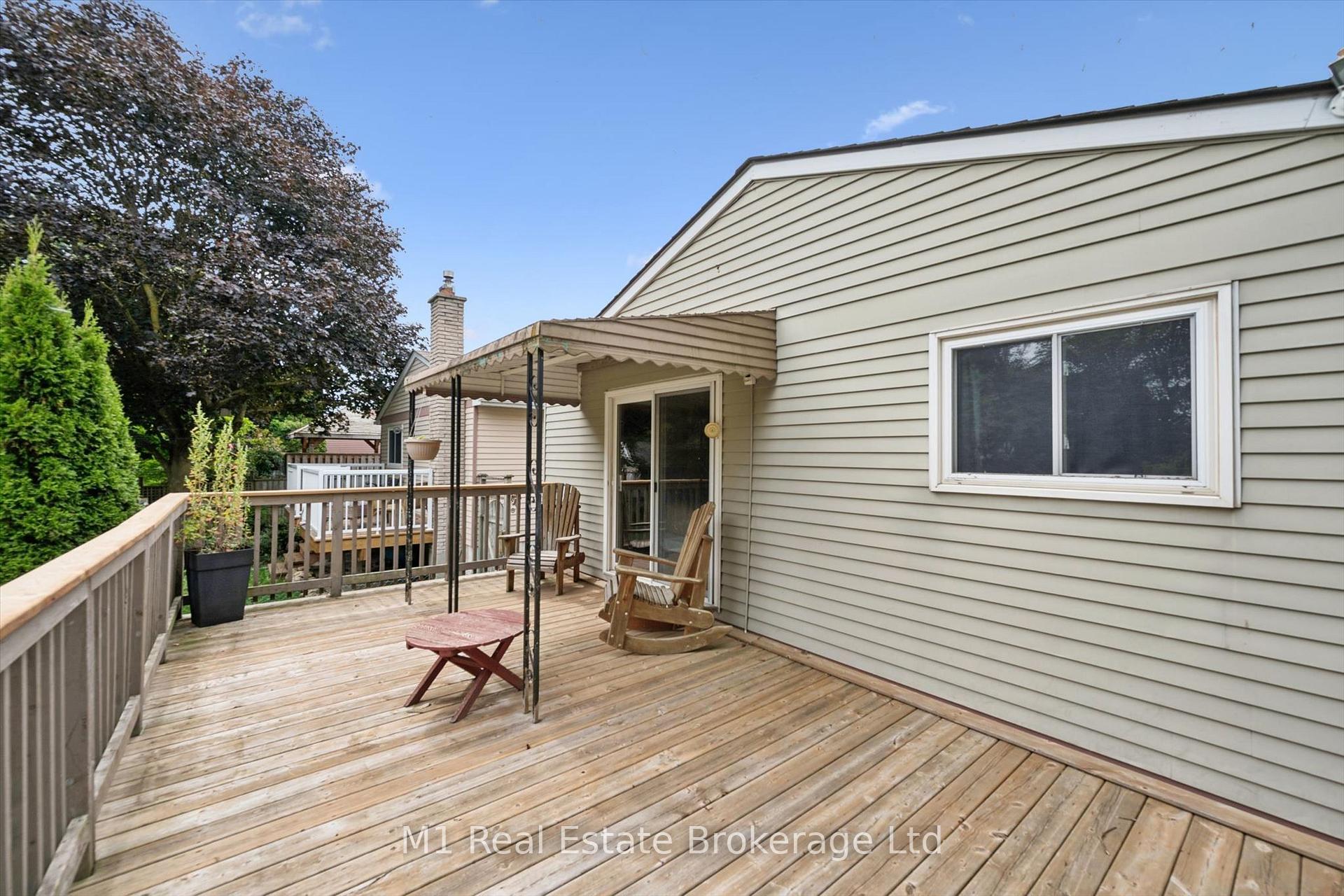 Photo 35 of 216 Parkside Drive E, Centre Wellington, Fergus — HOMEH