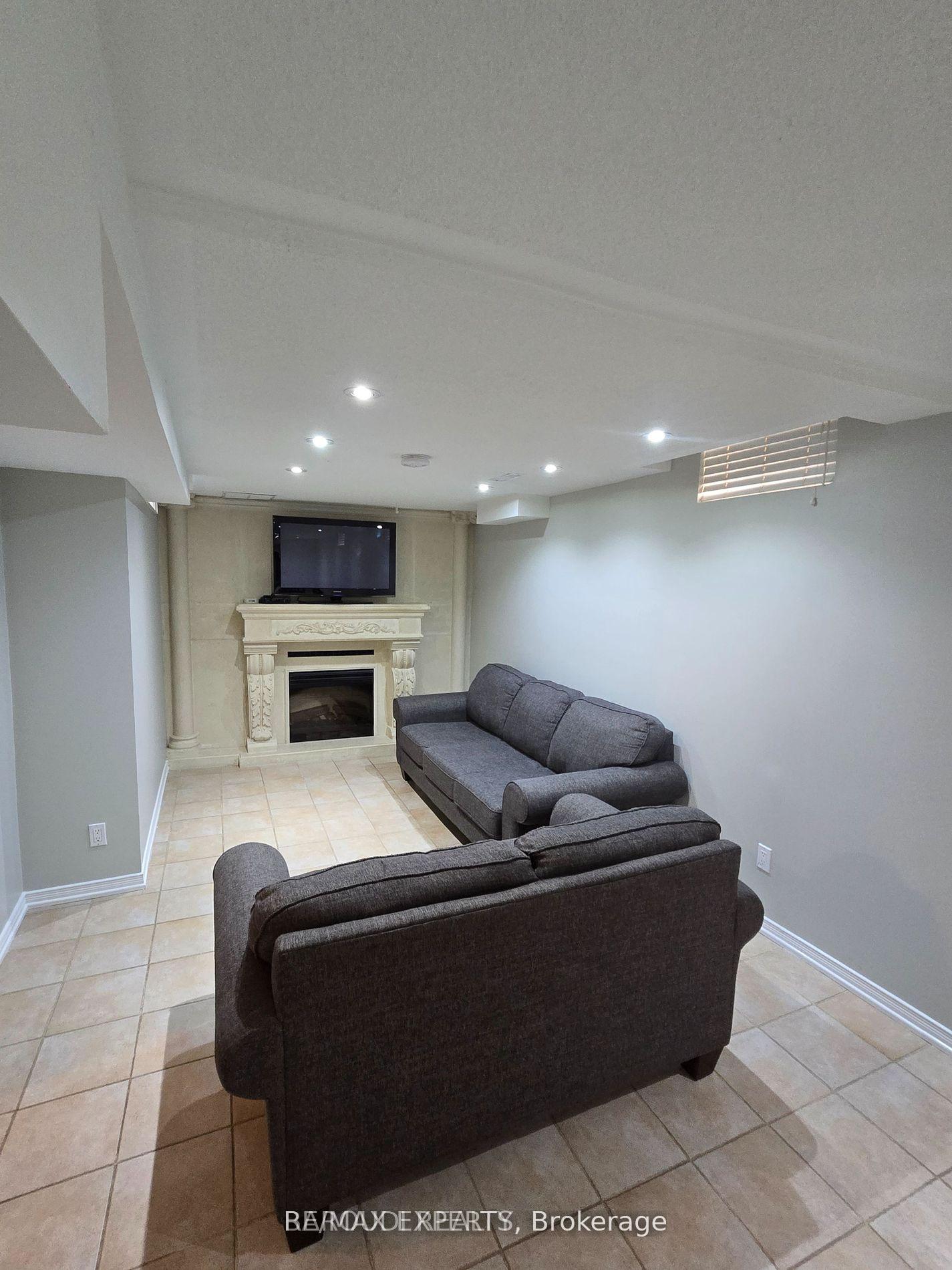 Photo 2 of Unit Lower, 19 Rory Road, North York, Maple Leaf — HOMEH