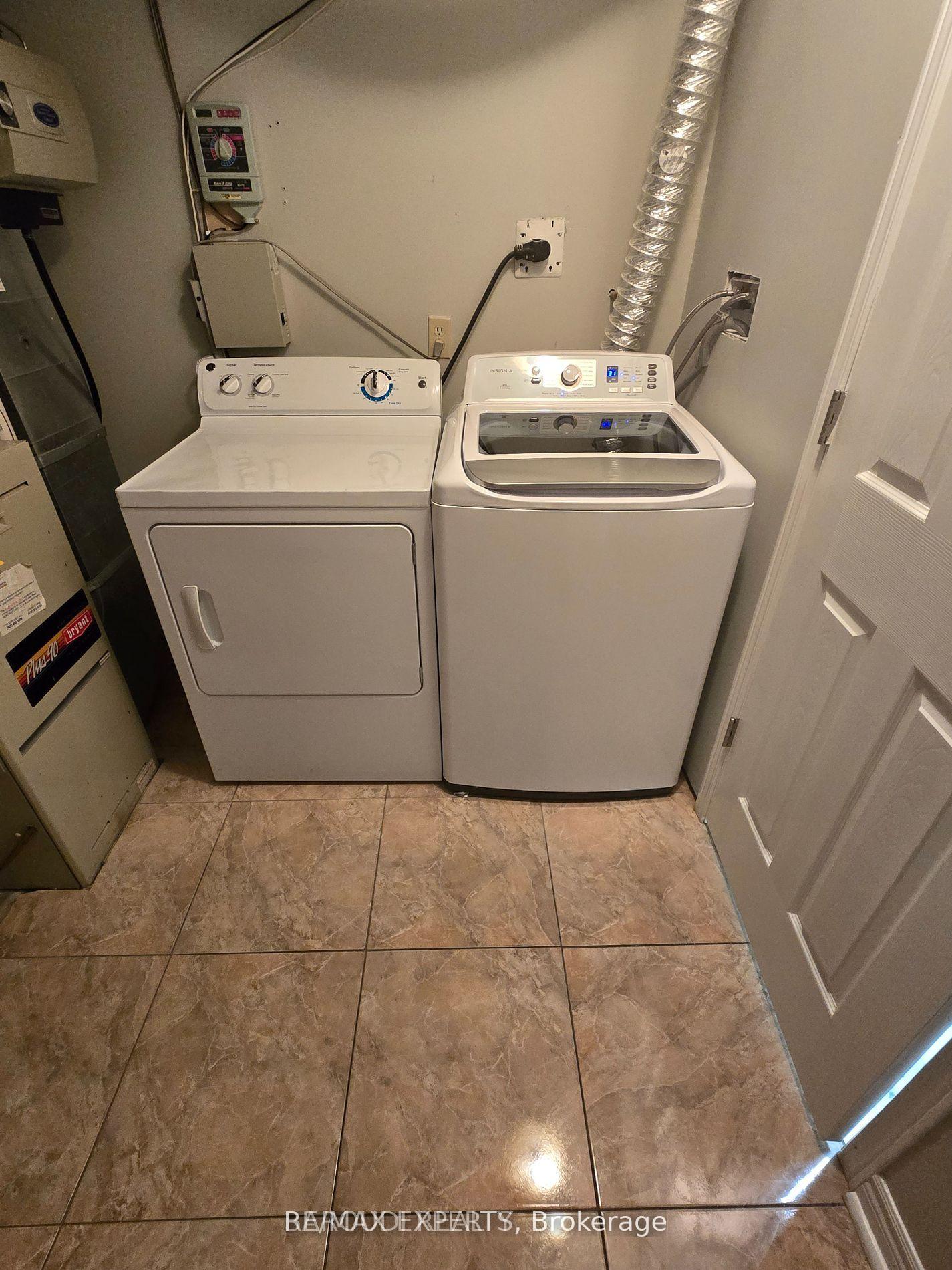 Photo 4 of Unit Lower, 19 Rory Road, North York, Maple Leaf — HOMEH