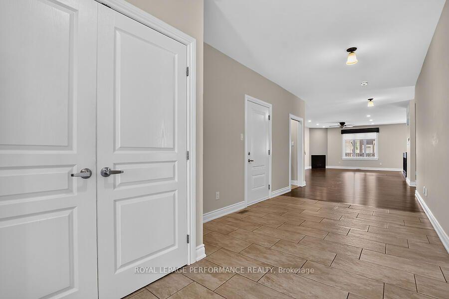 Photo 4 of 79 Axel Crescent, Ottawa, Kanata - Emerald Meadows/Trailwest — HOMEH