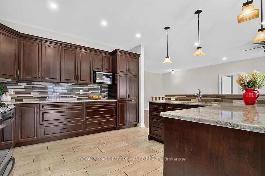 Photo 16 of 79 Axel Crescent, Ottawa, Kanata - Emerald Meadows/Trailwest — HOMEH