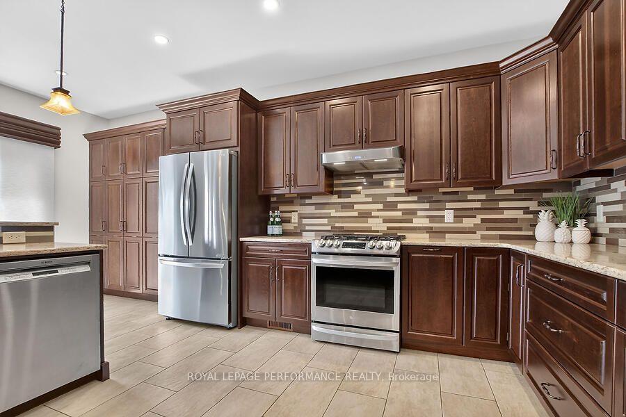 Photo 18 of 79 Axel Crescent, Ottawa, Kanata - Emerald Meadows/Trailwest — HOMEH