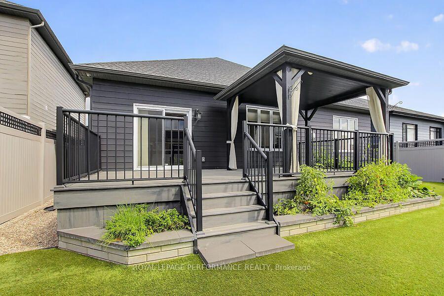 Photo 38 of 79 Axel Crescent, Ottawa, Kanata - Emerald Meadows/Trailwest — HOMEH