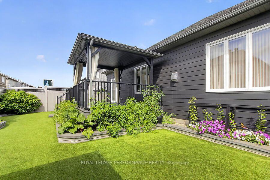 Photo 40 of 79 Axel Crescent, Ottawa, Kanata - Emerald Meadows/Trailwest — HOMEH