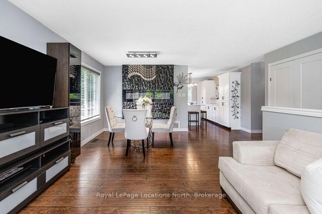 Photo 10 of 7 Coles Court, Wasaga Beach — HOMEH