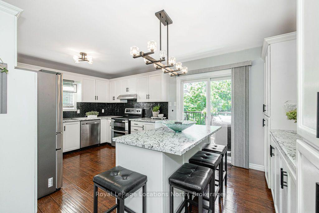 Photo 12 of 7 Coles Court, Wasaga Beach — HOMEH