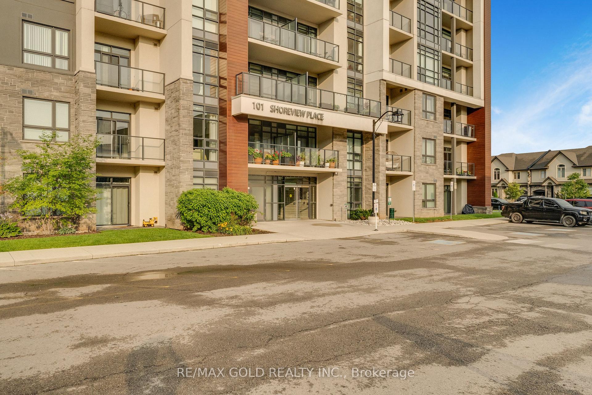 Photo 5 of Unit 502, 101 Shoreview Place, Hamilton, Stoney Creek — HOMEH