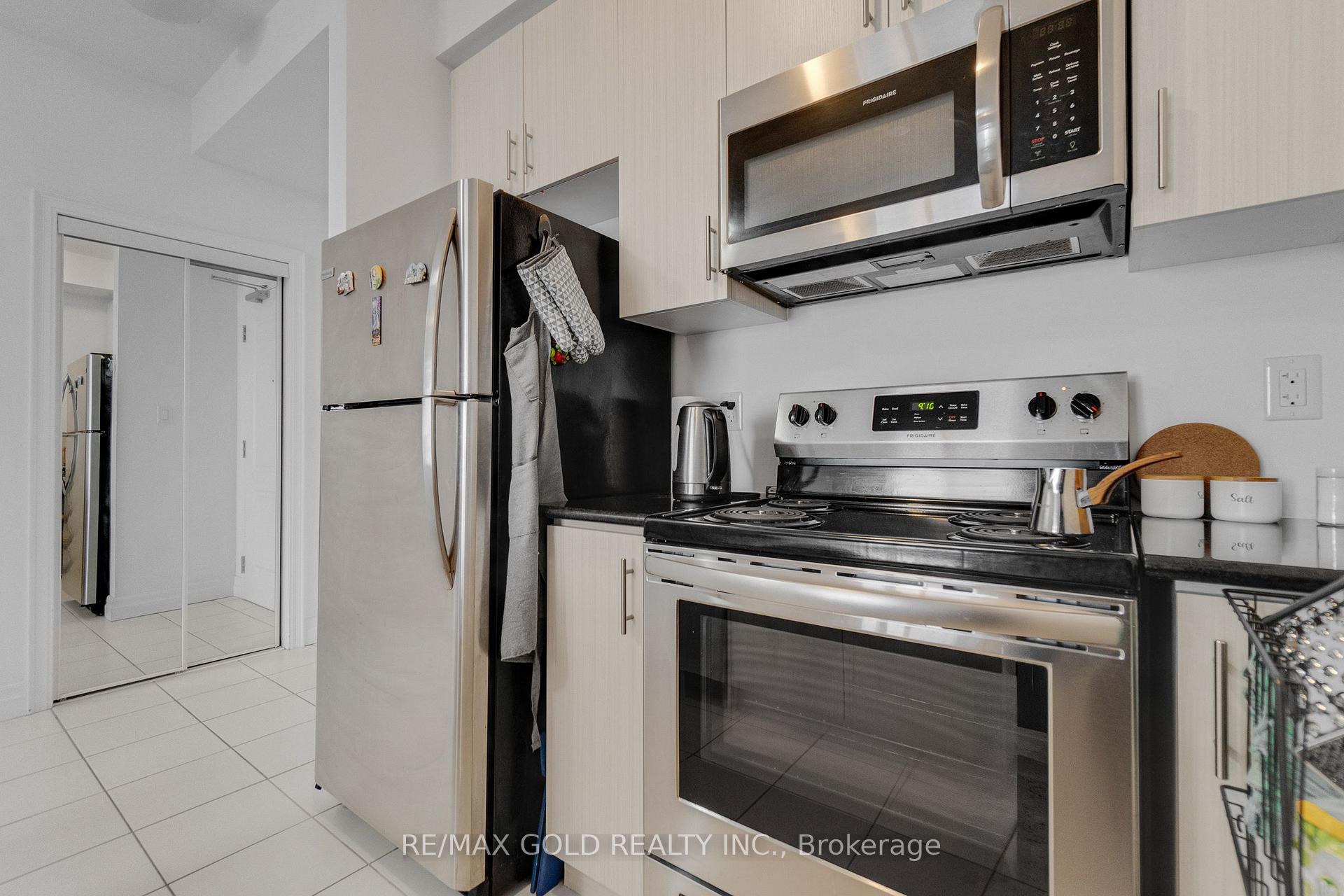 Photo 22 of Unit 502, 101 Shoreview Place, Hamilton, Stoney Creek — HOMEH