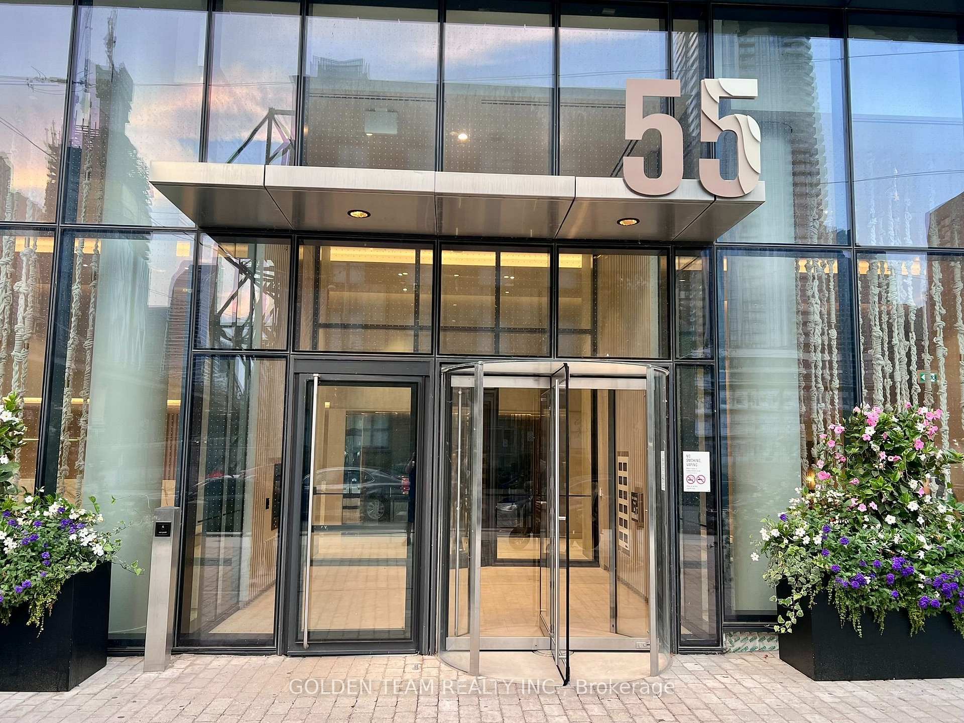 Photo 2 of Unit 3712, 55 Cooper Street, Toronto, Waterfront Communities — HOMEH