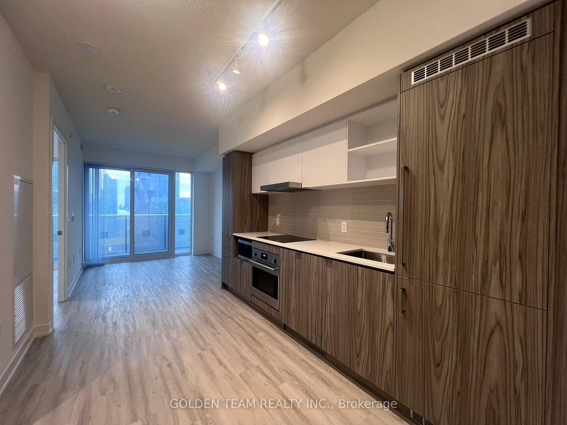 Photo 4 of Unit 3712, 55 Cooper Street, Toronto, Waterfront Communities — HOMEH
