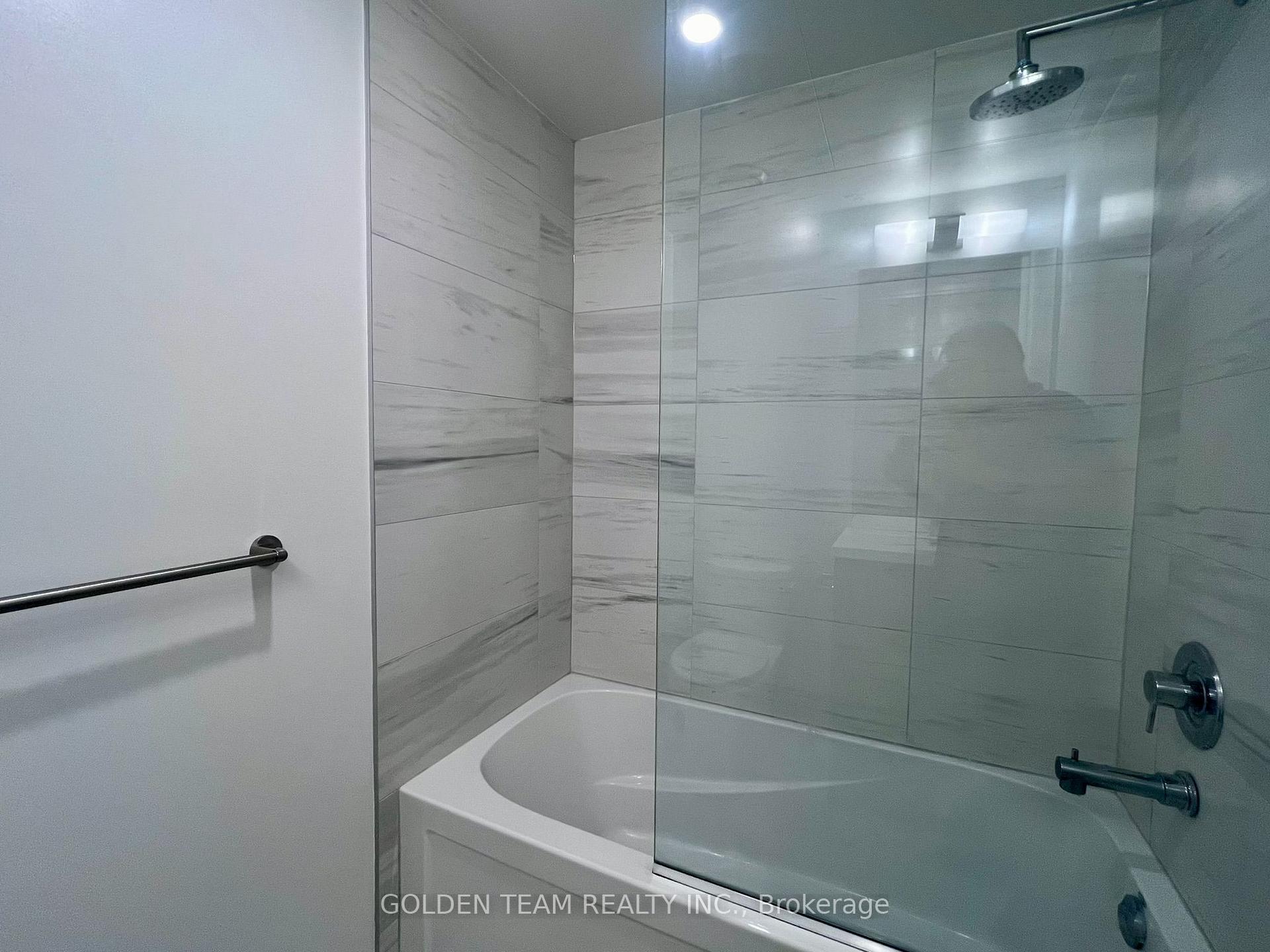 Photo 11 of Unit 3712, 55 Cooper Street, Toronto, Waterfront Communities — HOMEH