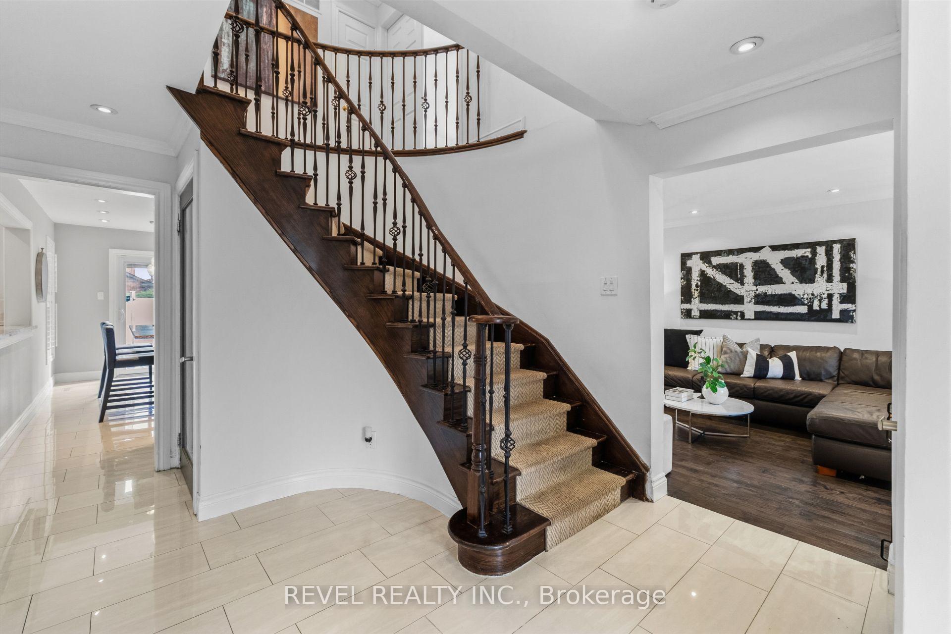 Photo 2 of 6624 Mockingbird Lane, Mississauga, Lisgar — HOMEH