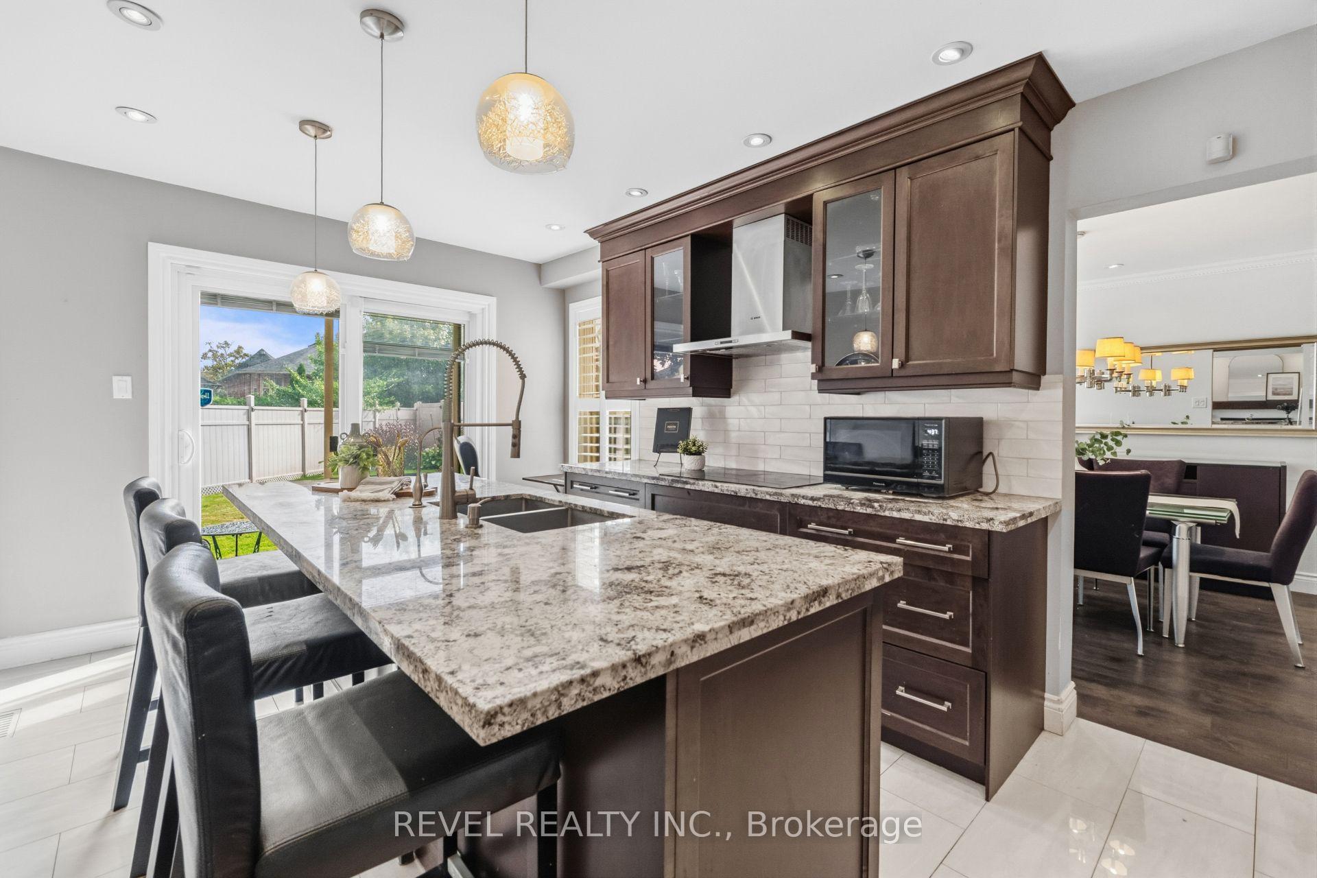 Photo 3 of 6624 Mockingbird Lane, Mississauga, Lisgar — HOMEH