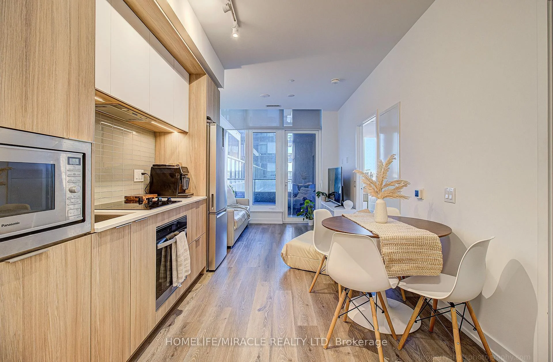 Photo 1 of Unit 607, 395 Square One Drive, Mississauga, City Centre — HOMEH