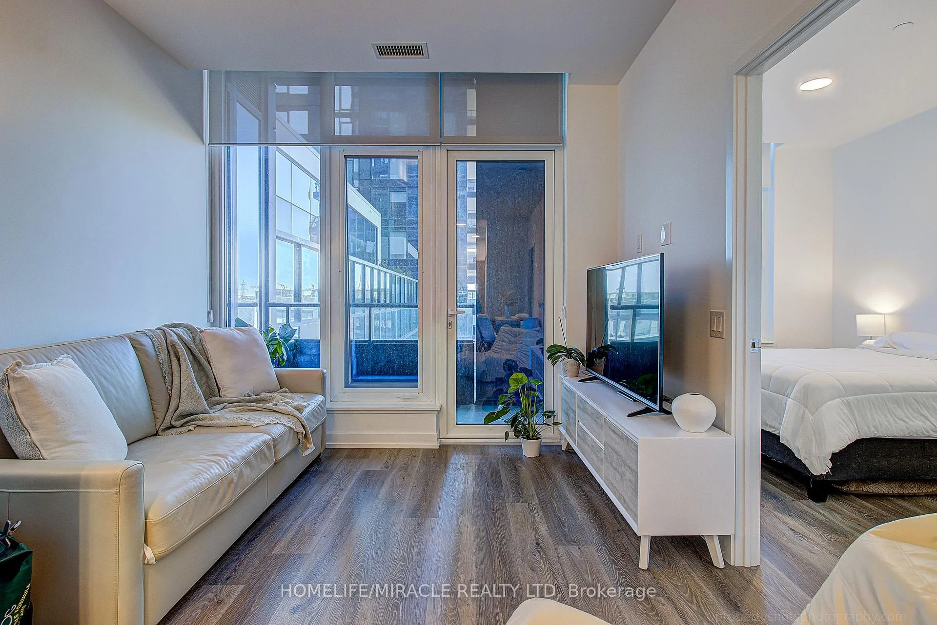 Photo 4 of Unit 607, 395 Square One Drive, Mississauga, City Centre — HOMEH